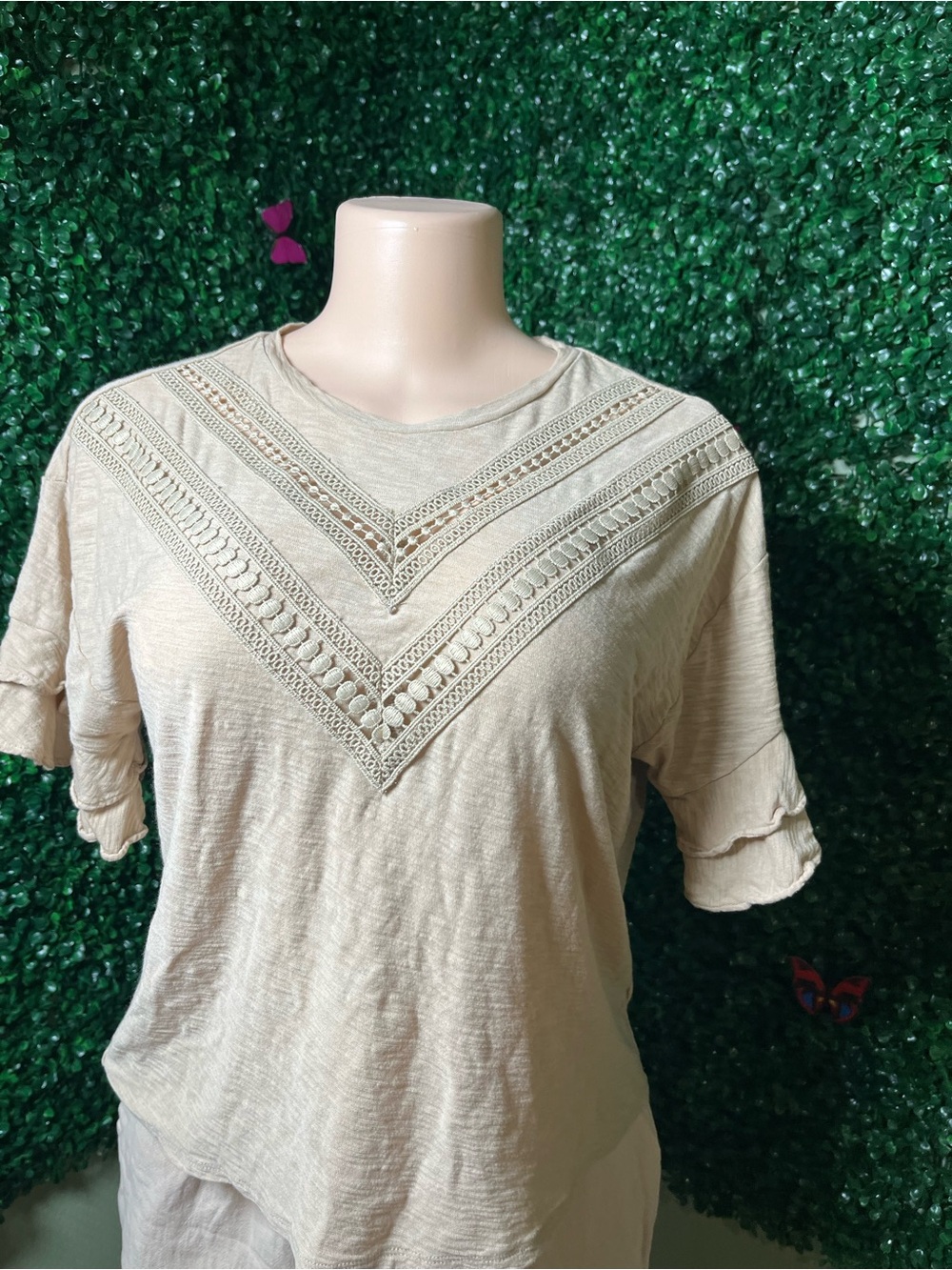 Express Cream Crochet V-Inset Short Sleeve Top